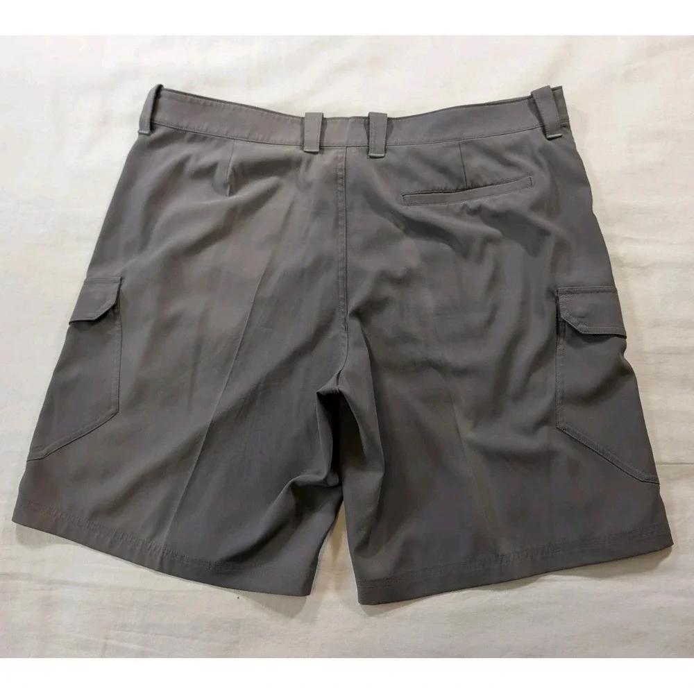 Under Armour HeatGear Mens Cargo Shorts Size 40 Gray Loose Fit Performance Golf